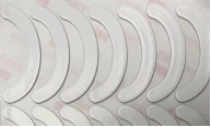 Белые ноги мыши компьютера PTFE подпертые с двойной, который встали на сторону клейкой лентой